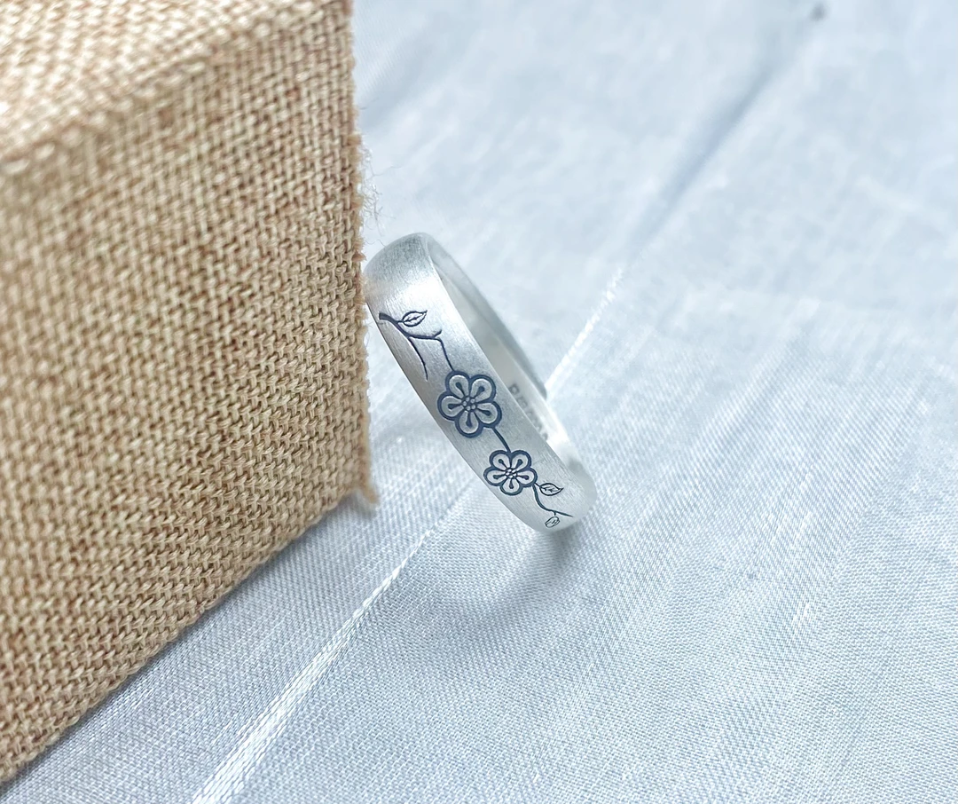 足银戒指 足银戒指 【梅花复古戒指】女款简约中国风指环银戒光面银