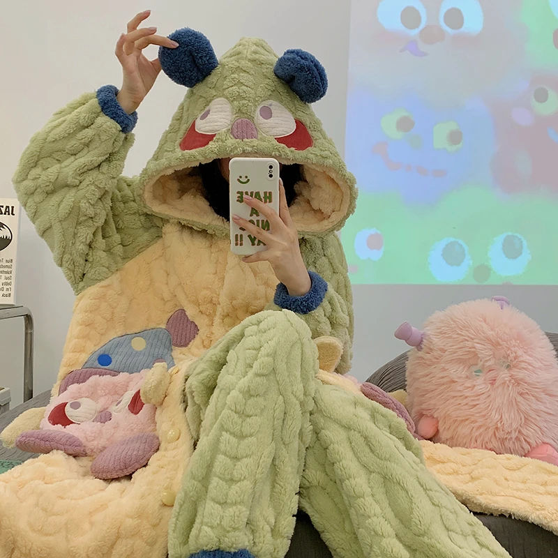 冬季新款圣诞鼻涕猪法兰绒卡通睡衣女可爱连帽睡袍加绒加厚家居服