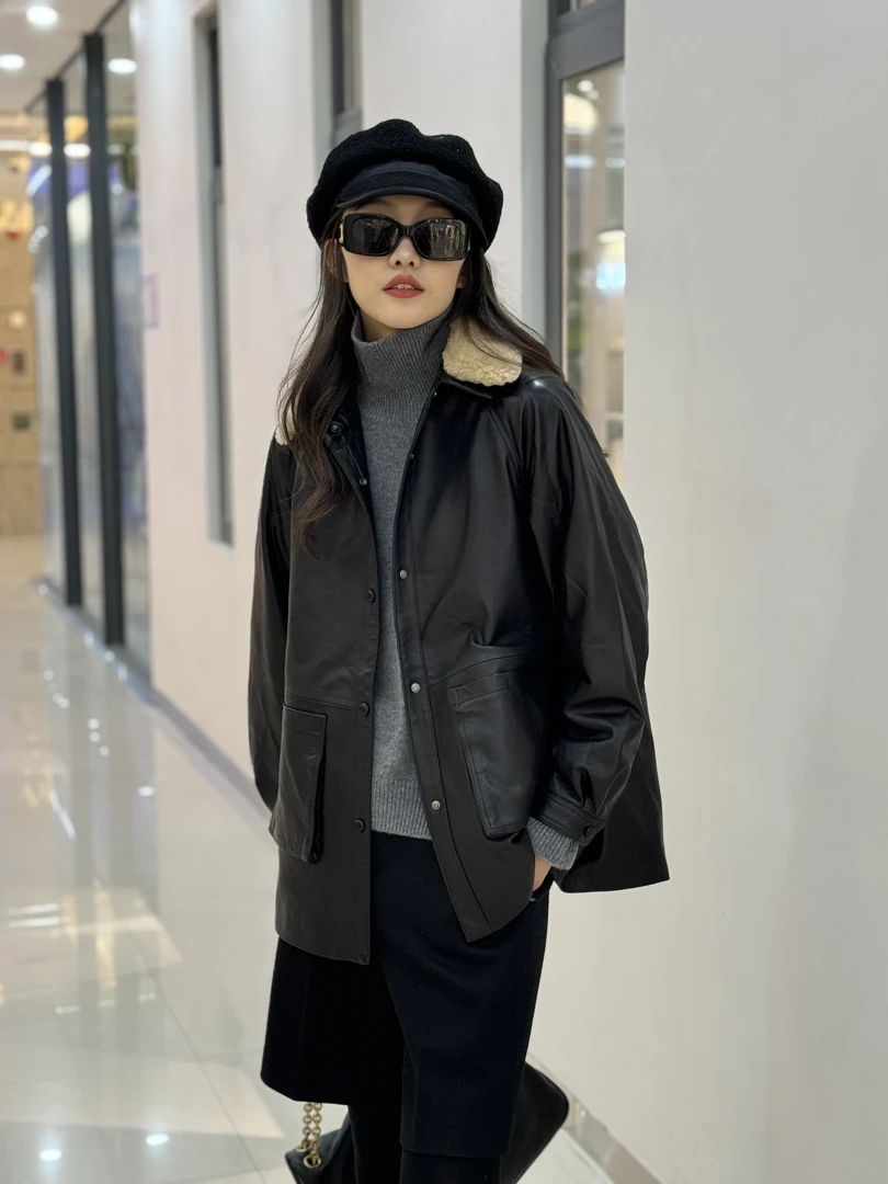 九畹花油蜡皮鹅绒服