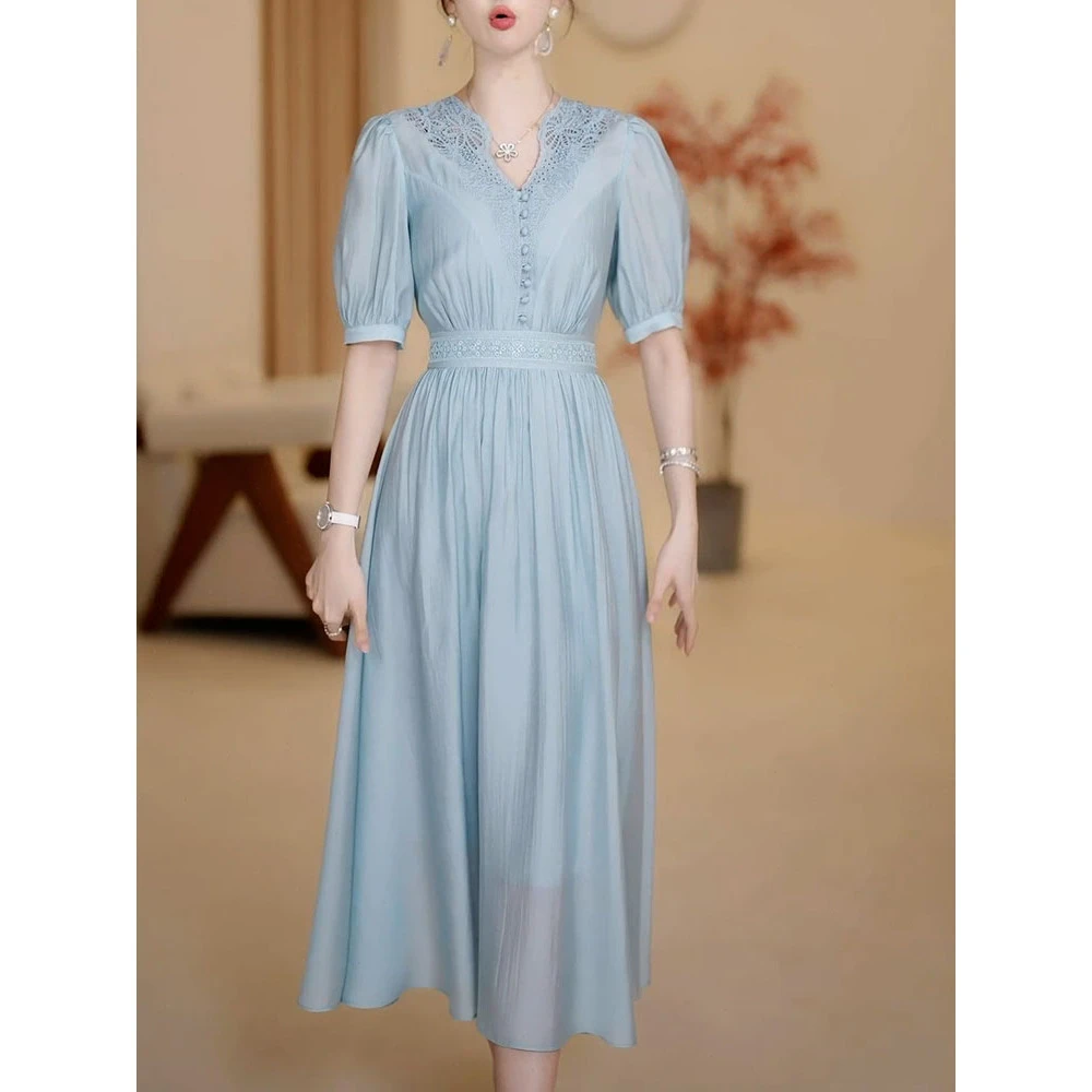 高级感刺绣v领短袖连衣裙2025夏季新款超仙气质收腰显瘦百搭A字裙