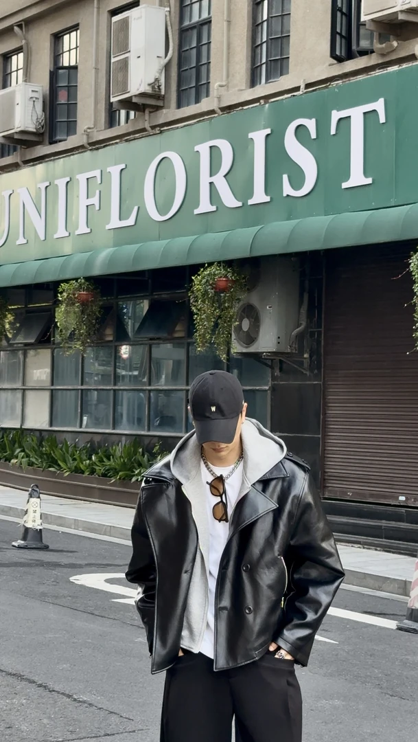 瞎穿的包 秋冬新品连帽假两件皮衣外套 高腰连帽设计 版型宽松