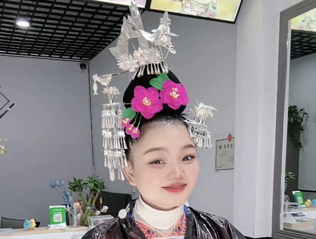 少数民族侗族银头饰
