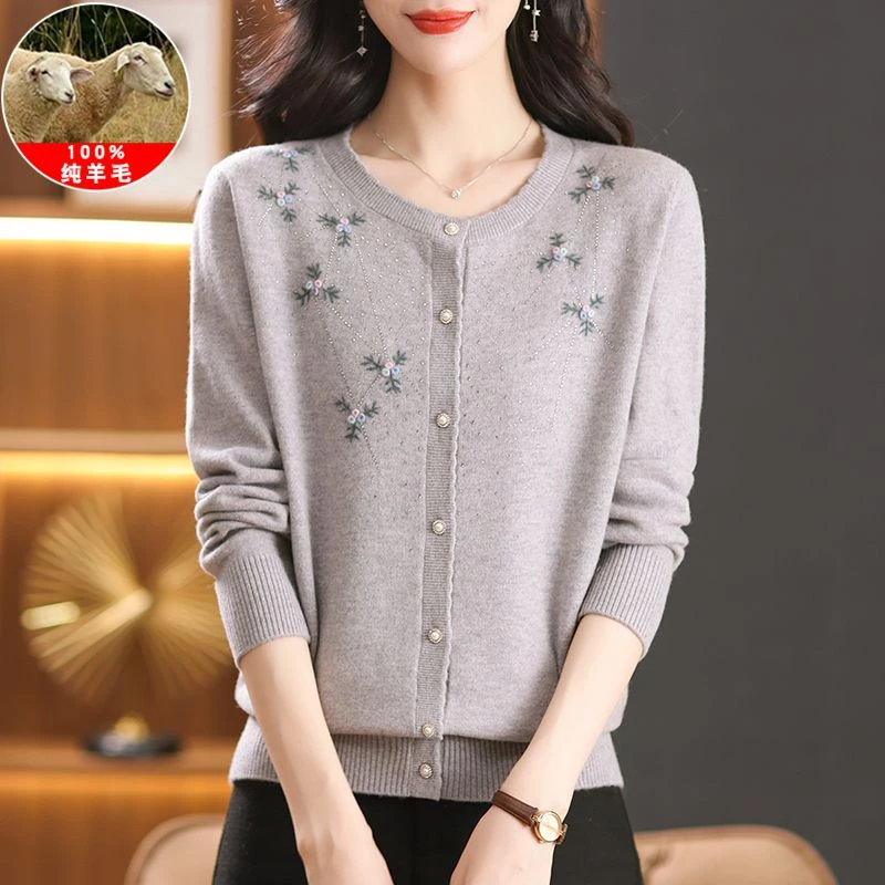 2024秋冬新款中年女士100%羊毛圆领纽扣小开衫高档时尚妈妈羊毛衫