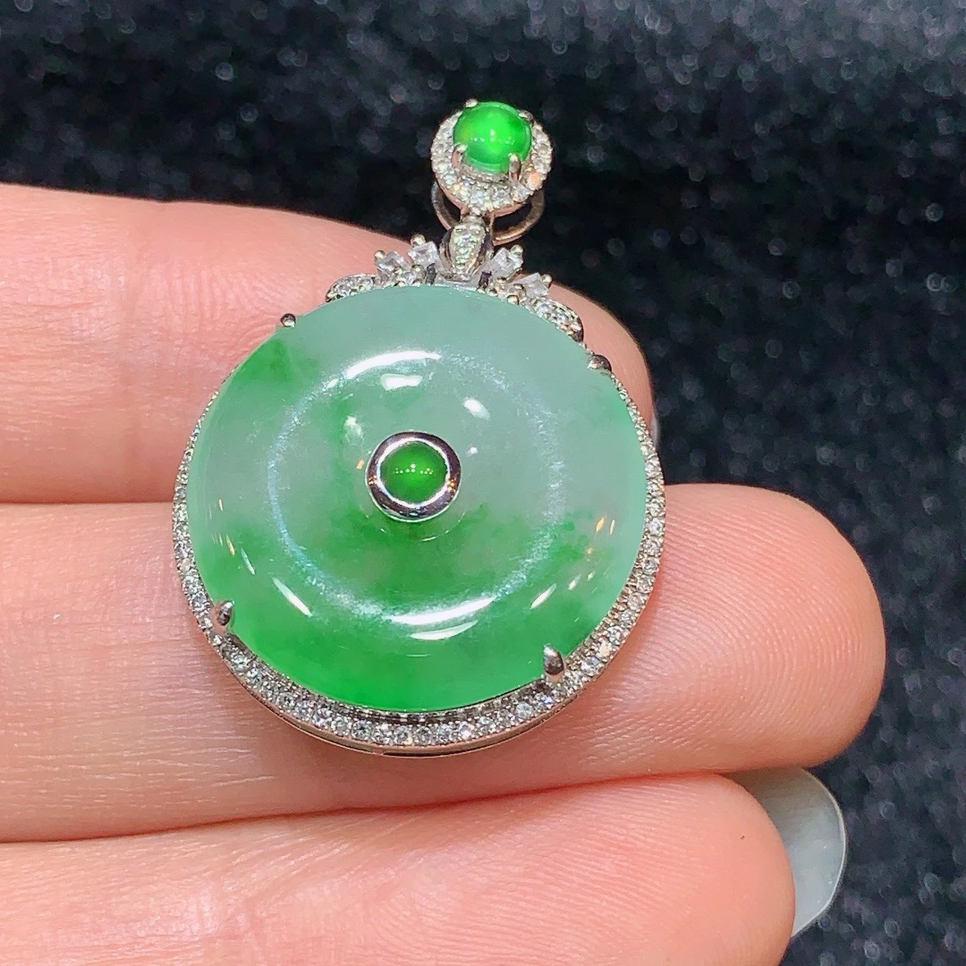 18k金钻镶嵌飘绿平安扣吊坠 通透精美冰透