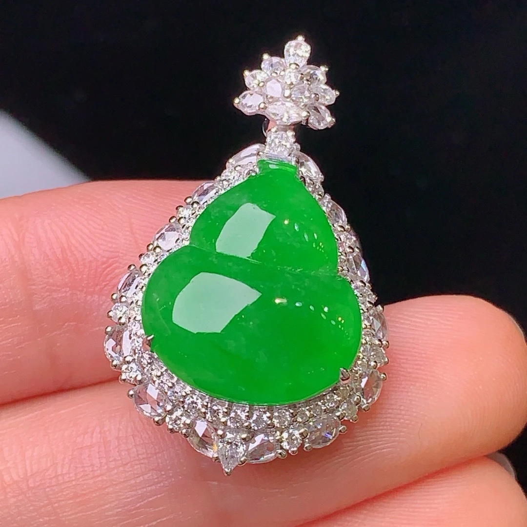 18k金钻镶嵌满绿葫芦吊坠满色气质