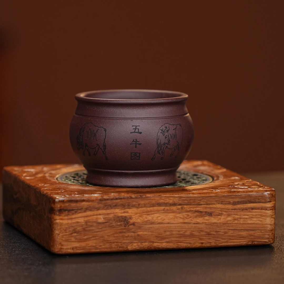 宜兴原矿紫砂紫泥手工刻绘五牛图主人杯  YS 3064