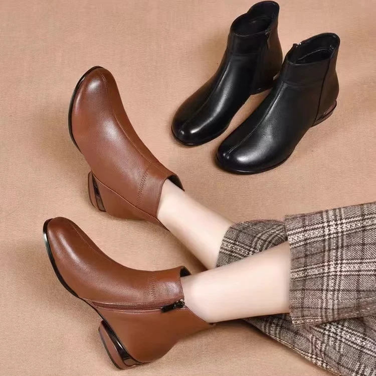 真软皮马丁靴女2024秋冬平底加绒短靴圆头粗跟妈妈小皮鞋低跟单靴