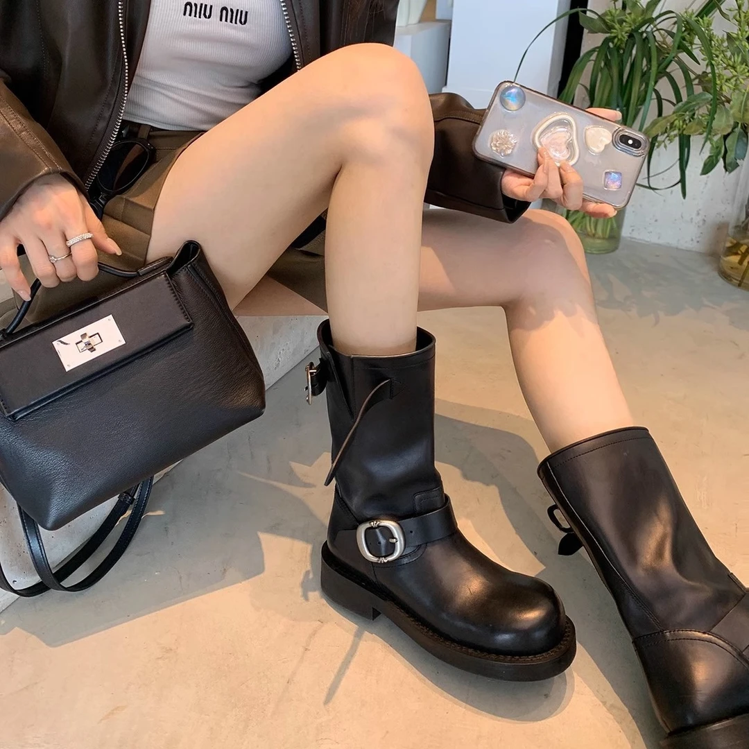 葡萄妈同款复古金属扣圆头擦色马丁靴2024秋季真皮机车堆堆短靴女