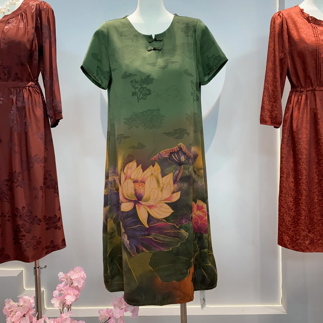 2201 贵气复古盘扣宽松遮肚子显瘦连衣裙