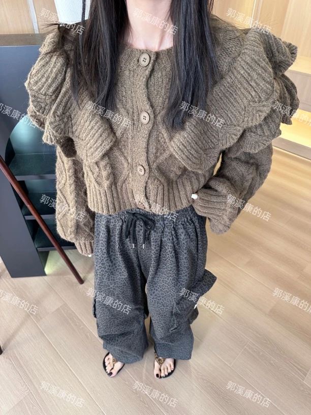 【M.two】《韩国正品》不支持七天无理由 荷叶边一排扣毛衣/0052