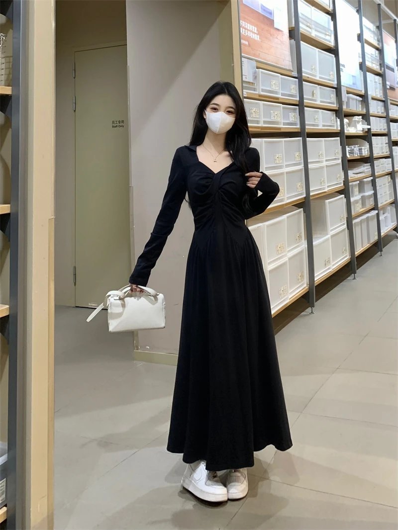 大码女装法式新款气质V领套头扭结褶皱显瘦款黑色连衣裙日常穿搭