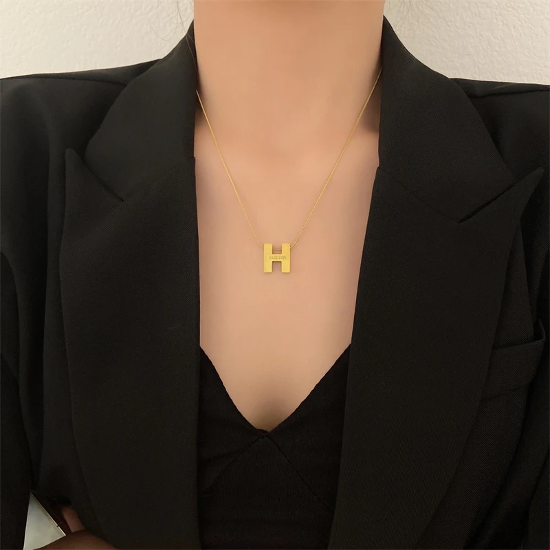 钛钢项链 字母H简约韩版简约时尚小众in气质个性in经典金色黄色in