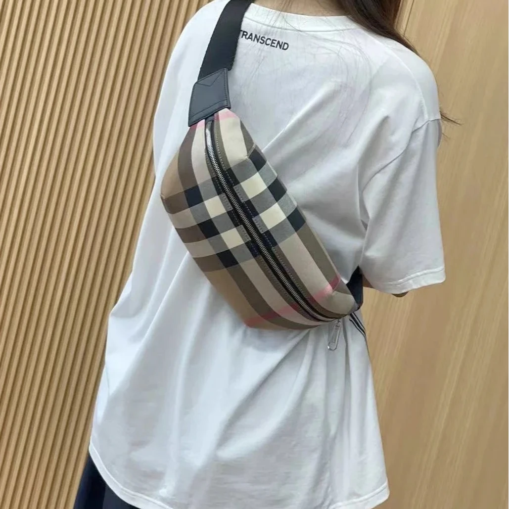 BURBERRY/博柏利 男女同款中号棕色混白色棉质格纹带拉链腰包