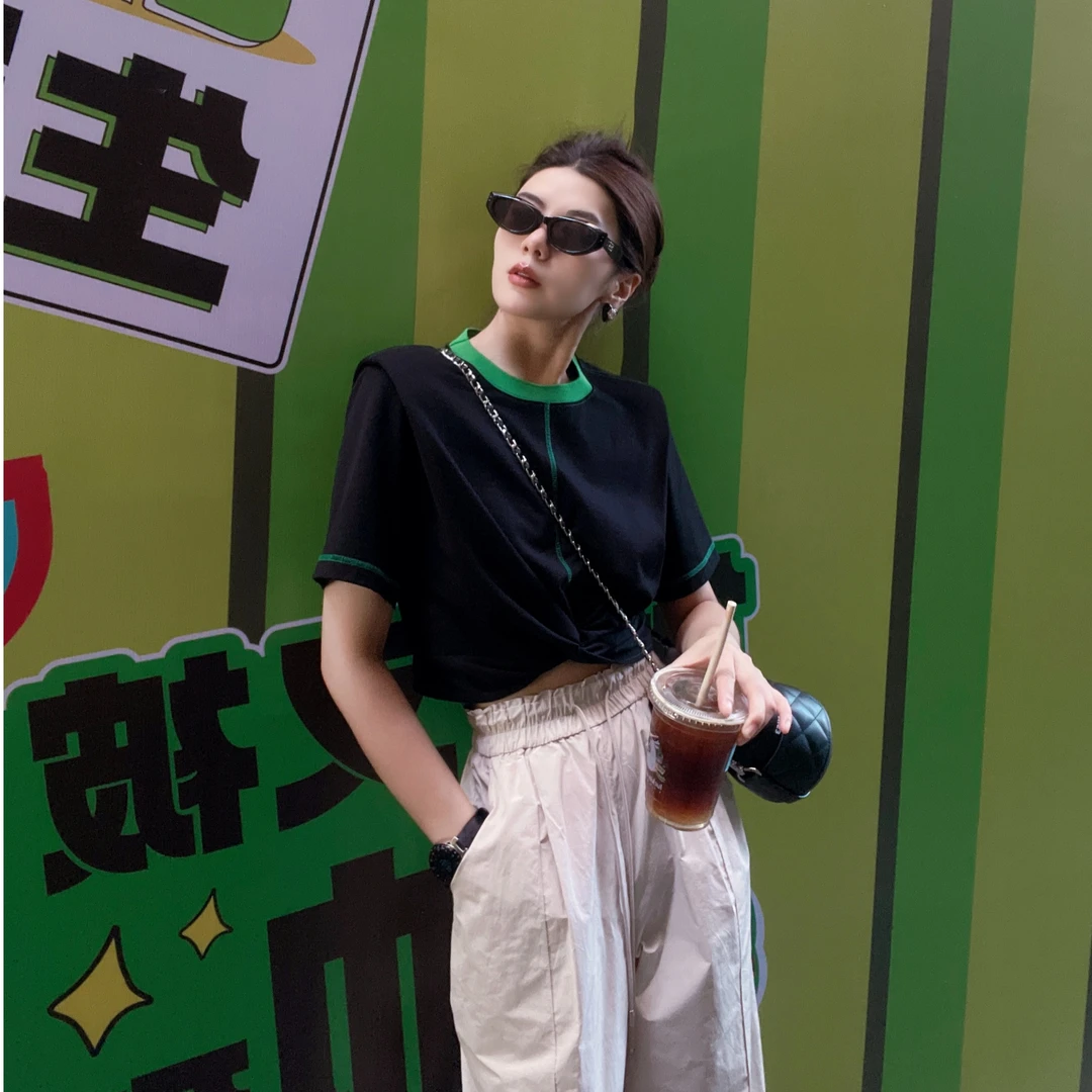 AMASS/阿玛施新款气质显瘦时尚百搭垫肩造型圆领短款t恤 5300908