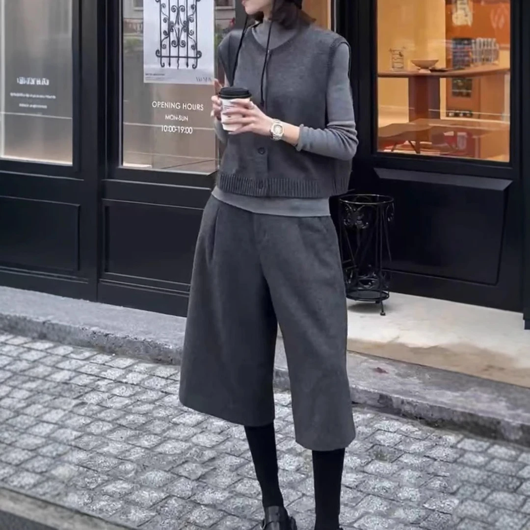 2025秋冬新款灰色针织无袖马甲气质百搭开衫休闲阔腿裤时尚显瘦女