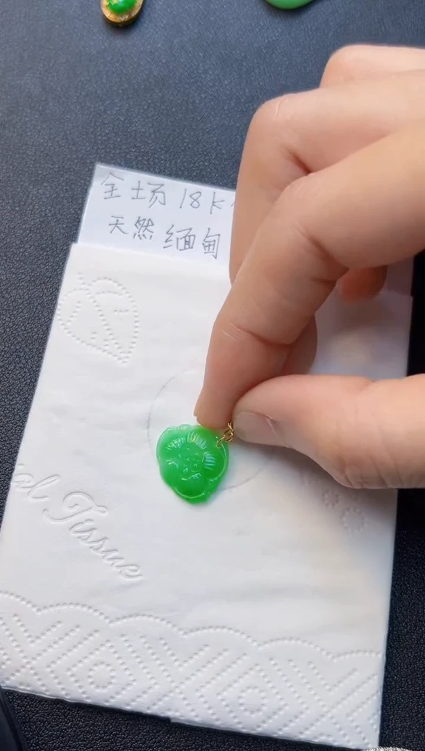 【闪购商品】翡翠吊坠(不含链)18K金镶嵌388