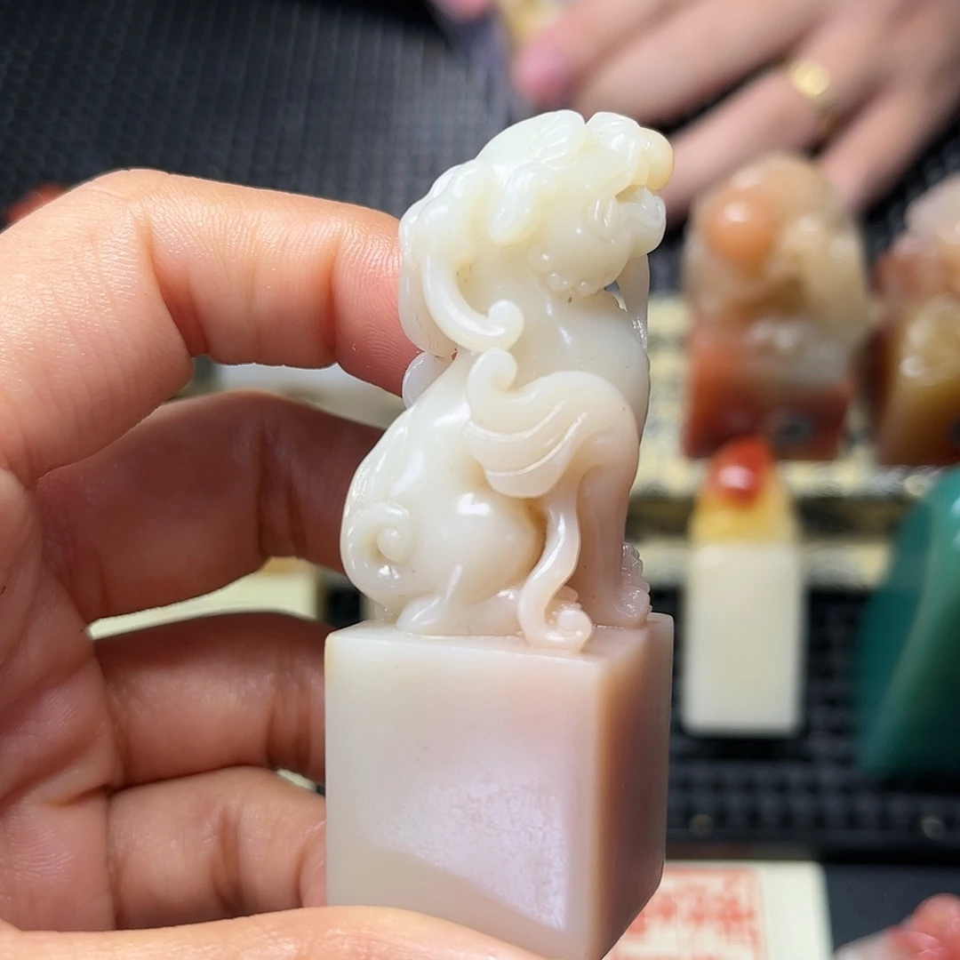 寿山石我要看一次他打游戏笑