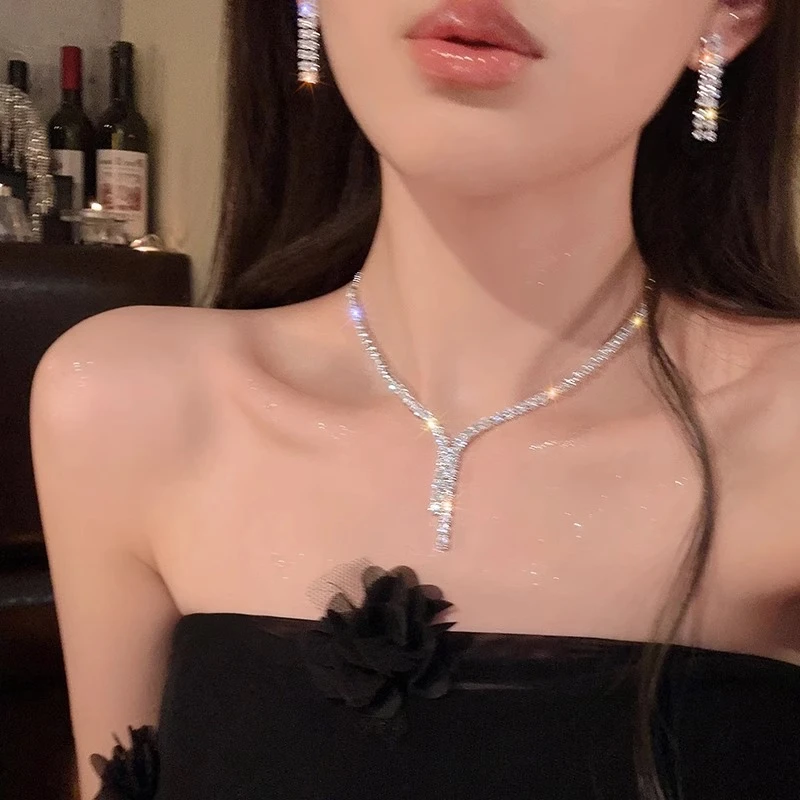 铜合金项链 高级感闪钻耳环项链套装轻奢礼服锁骨链新娘婚纱配饰