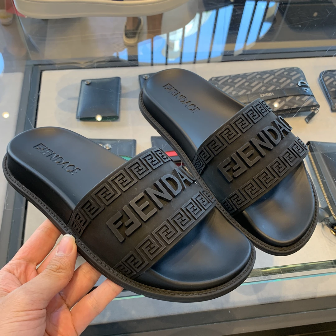 全新未使用 Versace/范思哲 国内现货/范思哲芬迪联名拖鞋