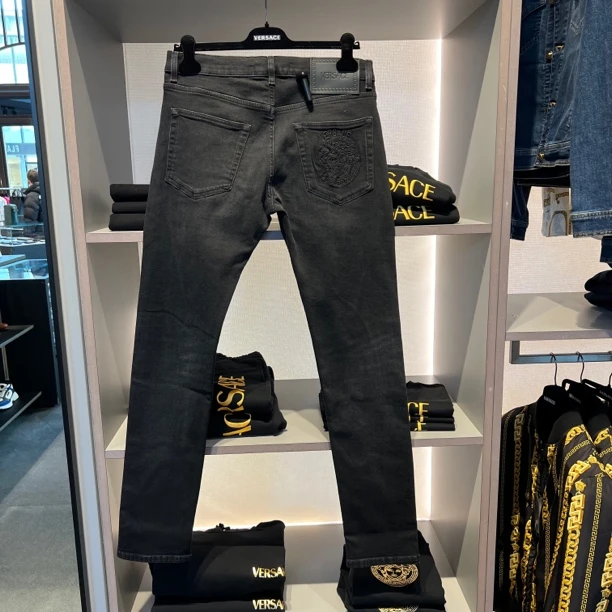 全新未使用 VERSACE/范思哲 国内现货/男士黑色头像刺绣牛仔裤