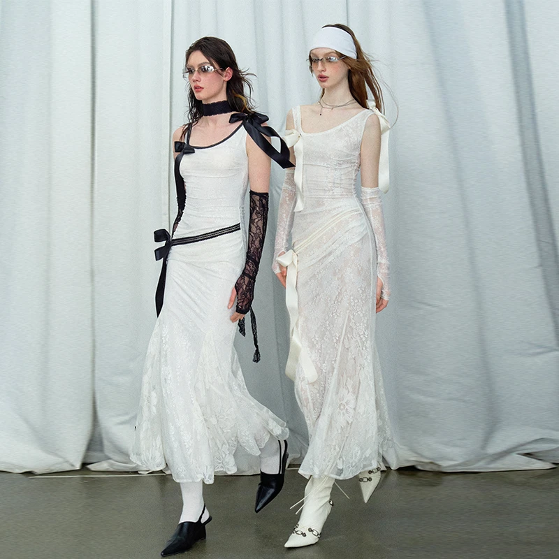 OfAkiva“改约情人”可拆卸蝴蝶结蕾丝拼接连衣裙