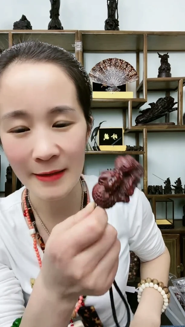 【闪购商品】红贵宝木艺龙