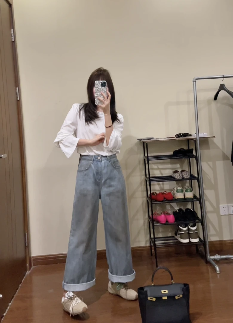 柔蓝灰色工艺设计款阔腿牛仔裤