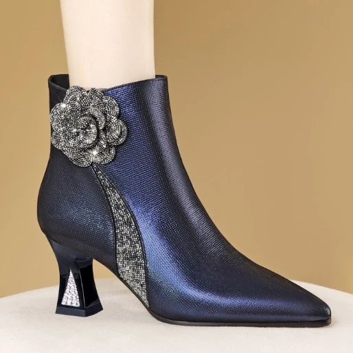 秋冬保暖新款短靴510/牛皮34-40/百搭细跟尖头带钻玫瑰真皮时装靴