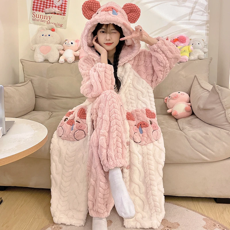 女款珊瑚绒加绒加厚秋冬季可爱卡通小猪保暖睡袍长款可外穿家居服