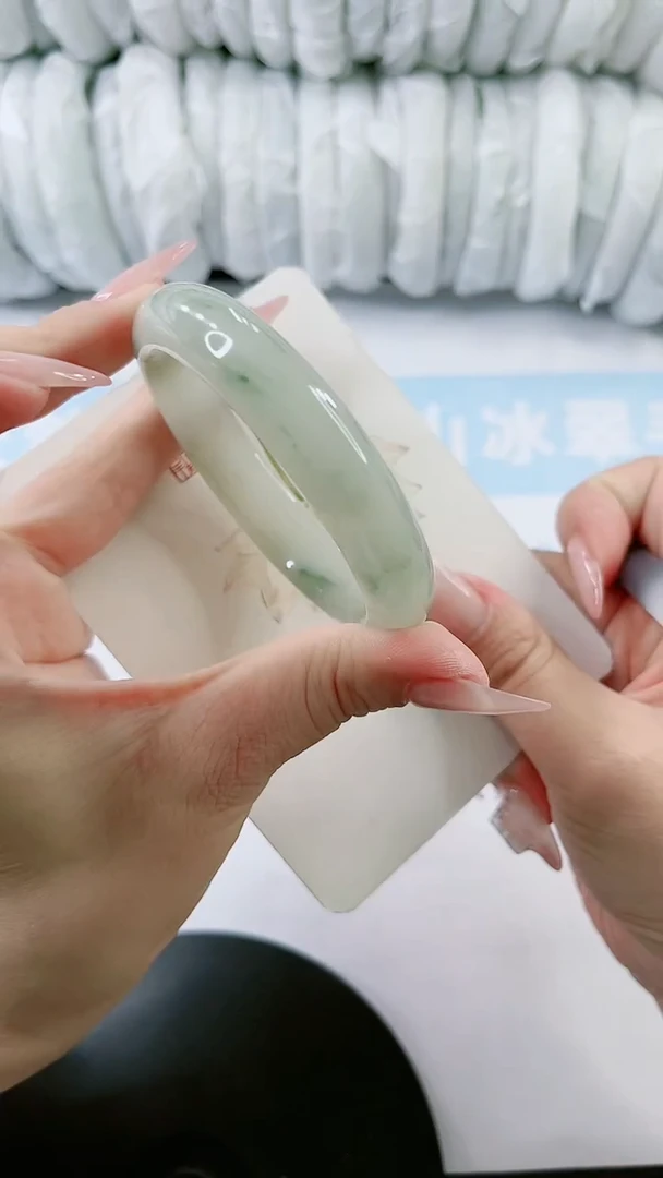 【闪购商品】石英质玉手镯未镶嵌0530772746-54