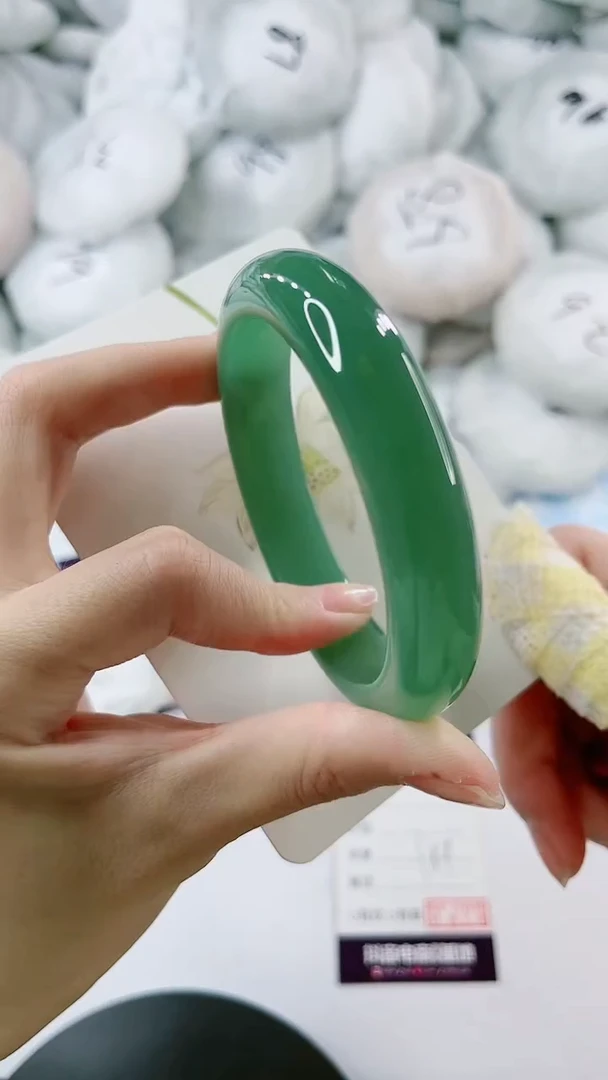 【闪购商品】石英质玉手镯未镶嵌0212564258-