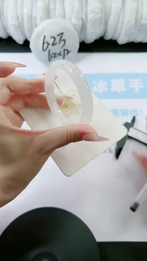 【闪购商品】石英质玉手镯未镶嵌0631338766-52