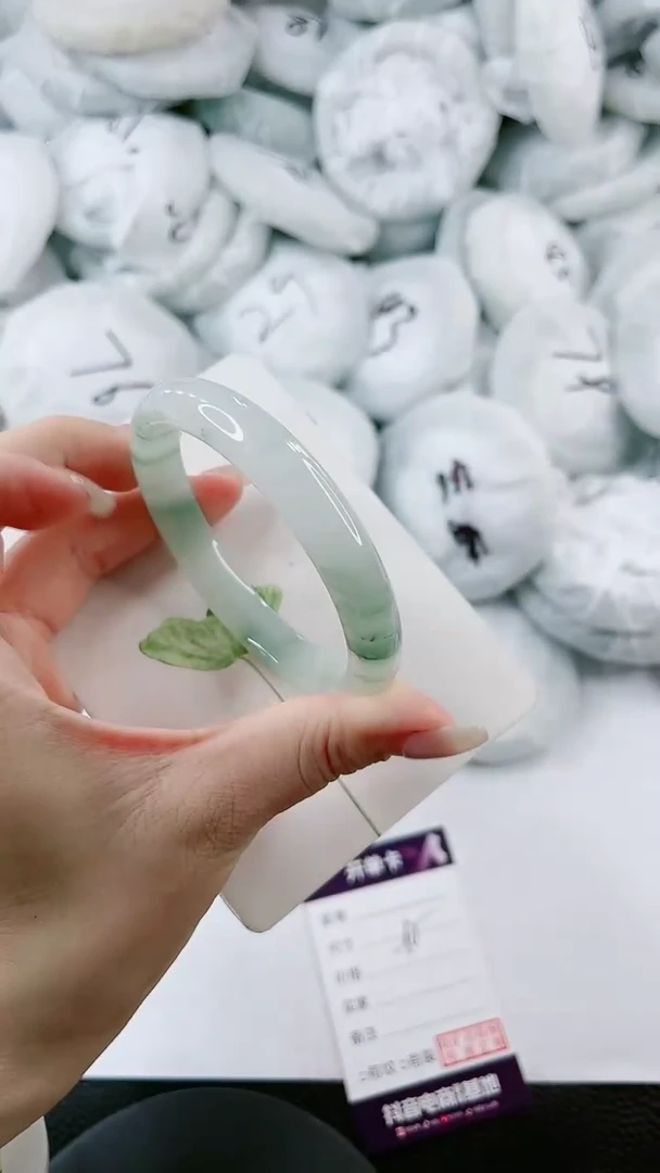 【闪购商品】石英质玉手镯未镶嵌0699123621-58多样性发货