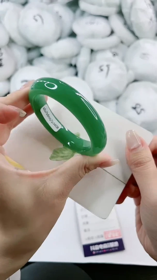 【闪购商品】石英质玉手镯未镶嵌0162043815-52