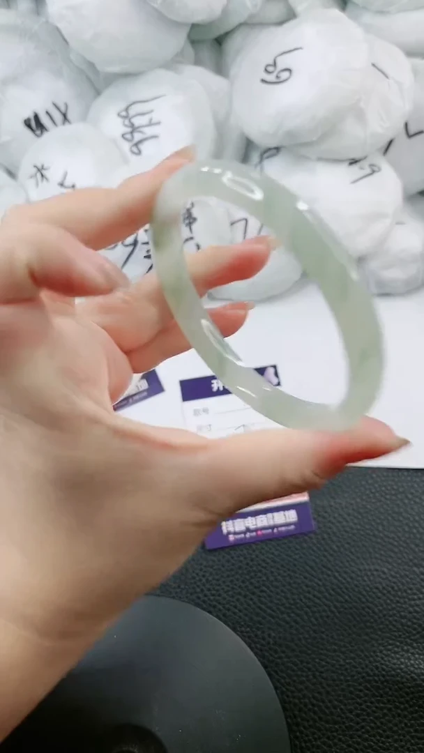 【闪购商品】石英质玉手镯未镶嵌0279520619-62