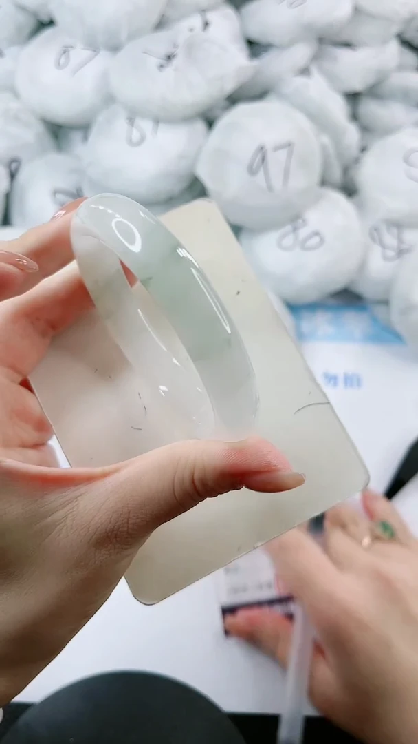 【闪购商品】石英质玉手镯未镶嵌0967498018-多样性发货