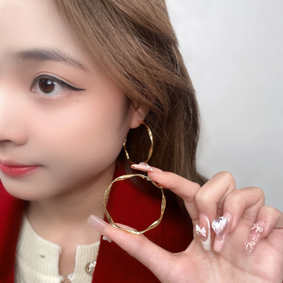 铜合金耳饰 秋冬个性不规则扭曲耳圈百搭时尚大耳环圈圈