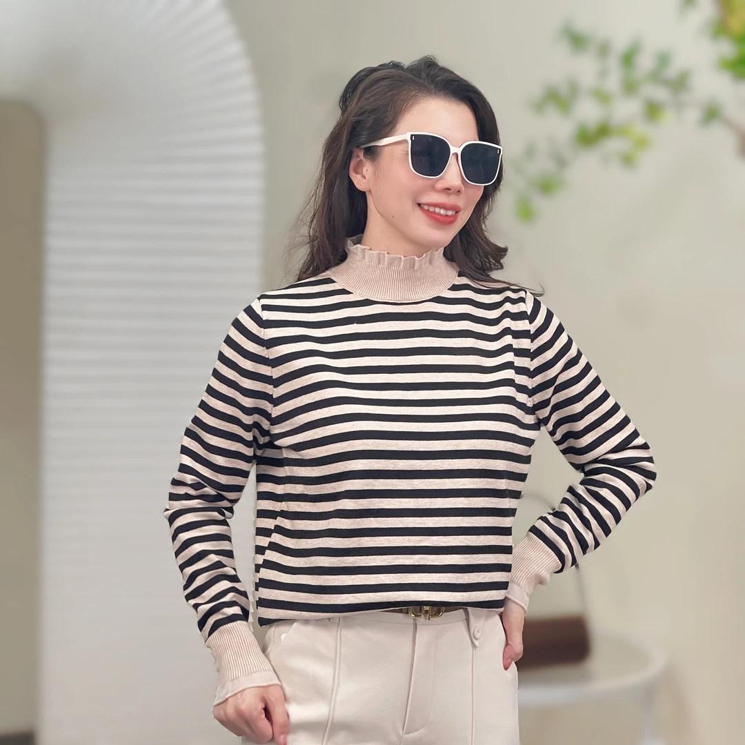 蕾丝中领条纹长袖针织衫