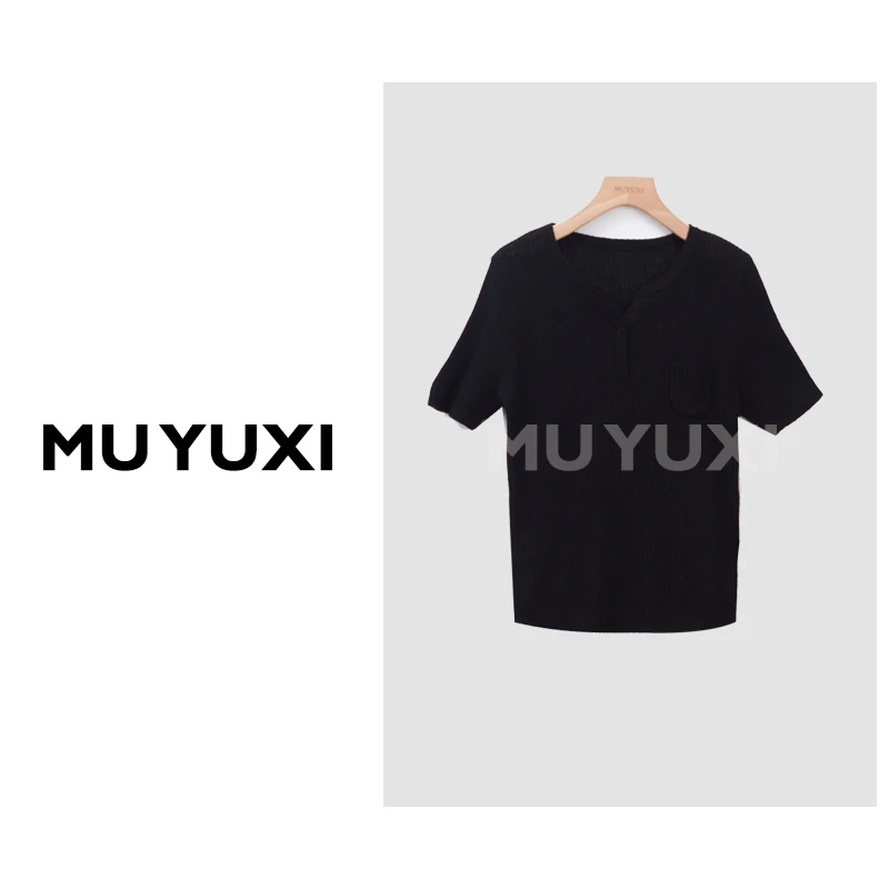 MU YUXI 黑色小V领上衣 TS325