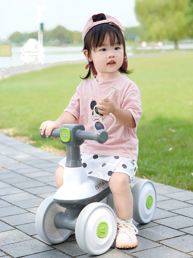 新款游艇滑行车超轻骑行四轮加大宝宝轻便加宽可拆卸光滑车身品质