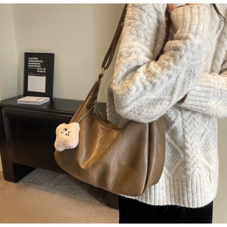 斜挎托特包2025新款大容量包包女软包简约百搭大包大学生通勤包