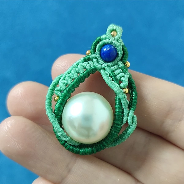 单珠水滴形吊坠编绳教程