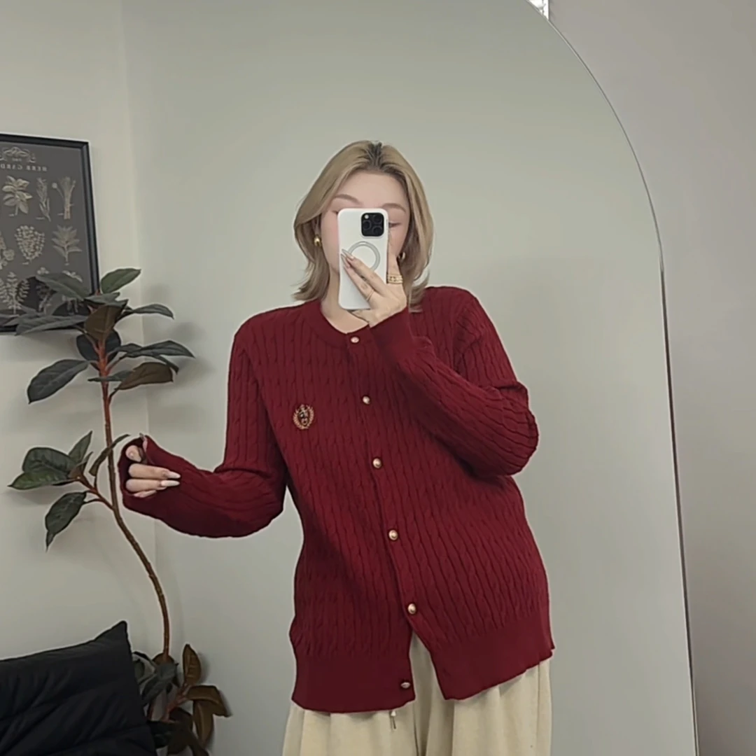 【瘦瘦】学院风徽章麻花小金扣针织开衫上衣女宽松韩版外套S0974