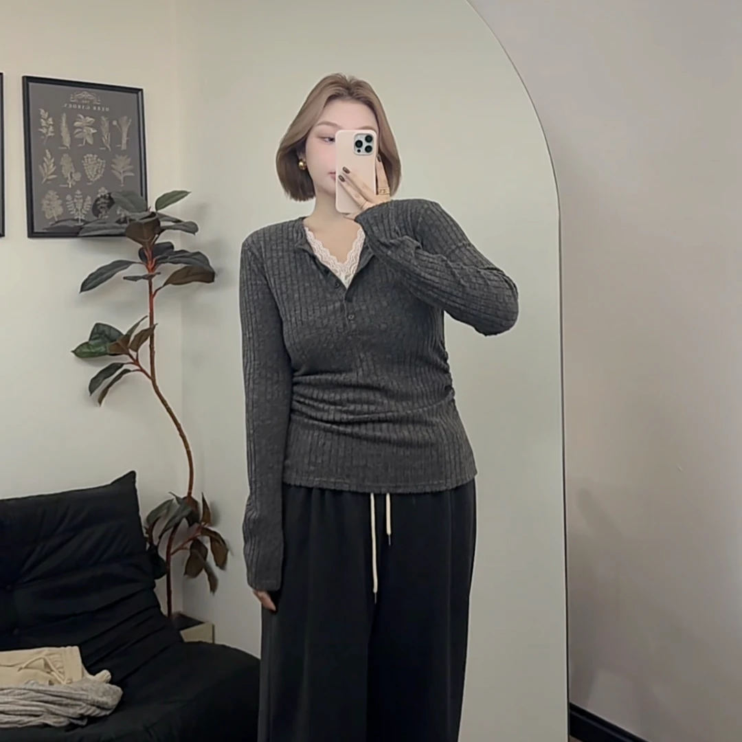 【瘦瘦】蕾丝信纸-秋冬两色竖坑条V领蕾丝边半门襟显瘦打底S01103