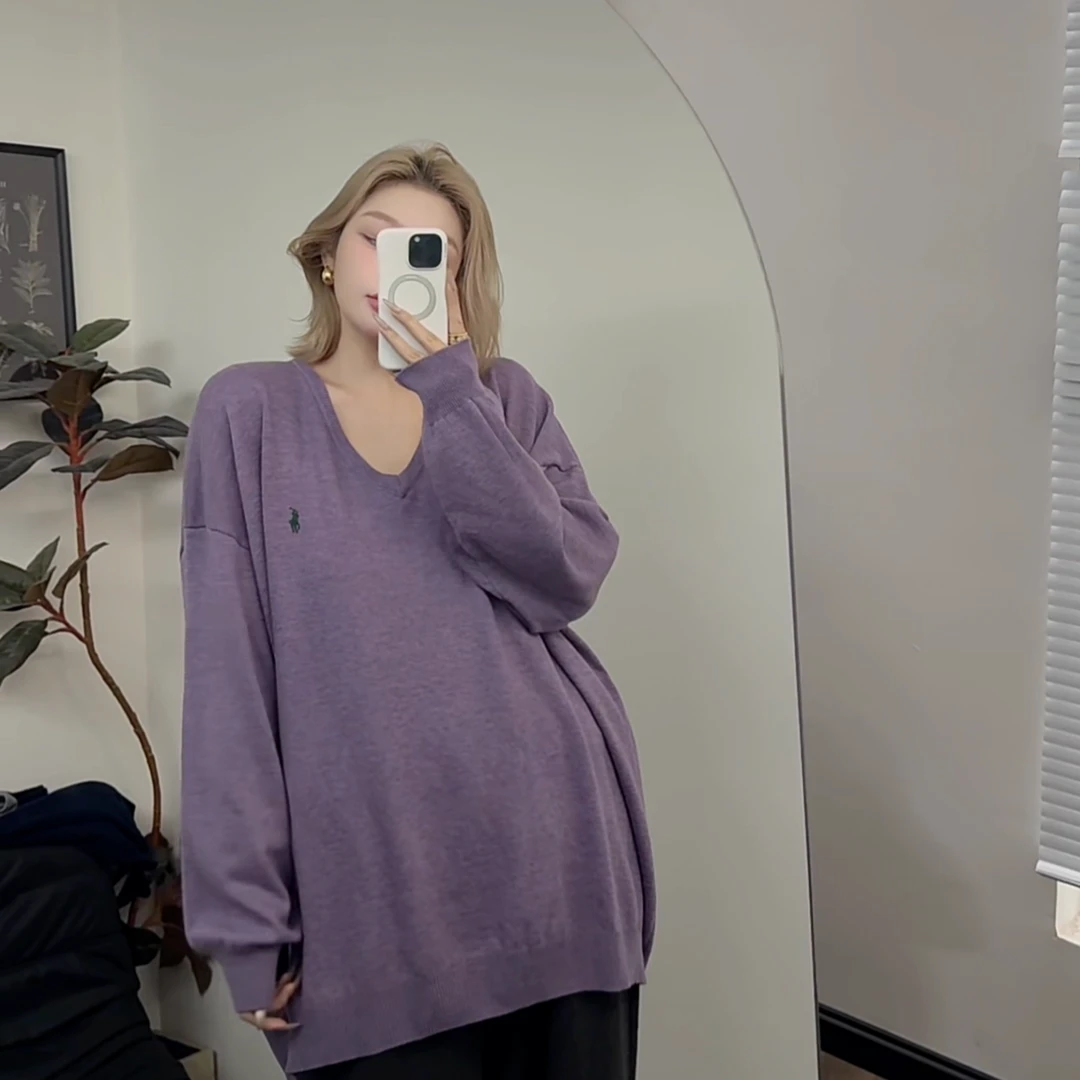 【瘦瘦】经典小马刺绣V领针织上衣女慵懒风大码显瘦长袖毛衣S0995