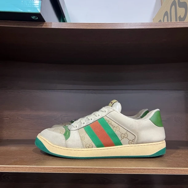 Gucci经典珐琅脏脏鞋9.5码偏大到44码左右无盒鞋底磨损小轻微烟疤