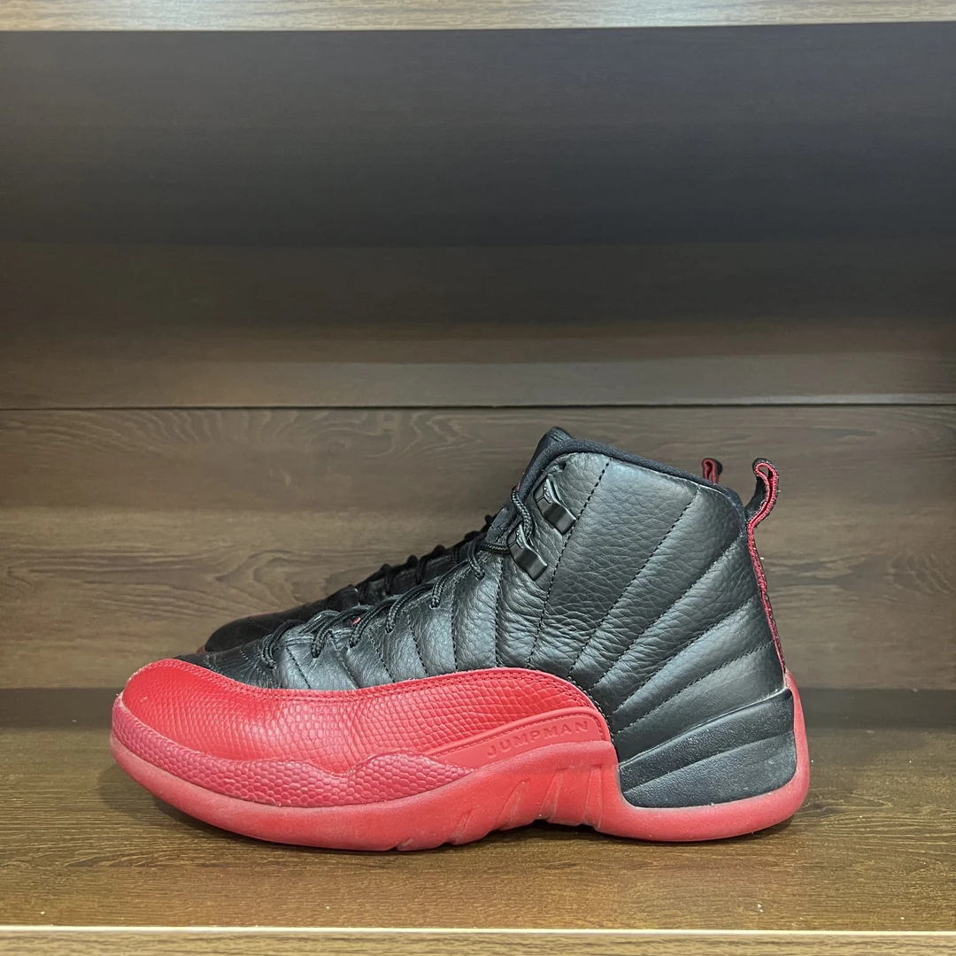 aj12黑红病倒 40码 2016年版本 鞋帮内侧有点掉漆