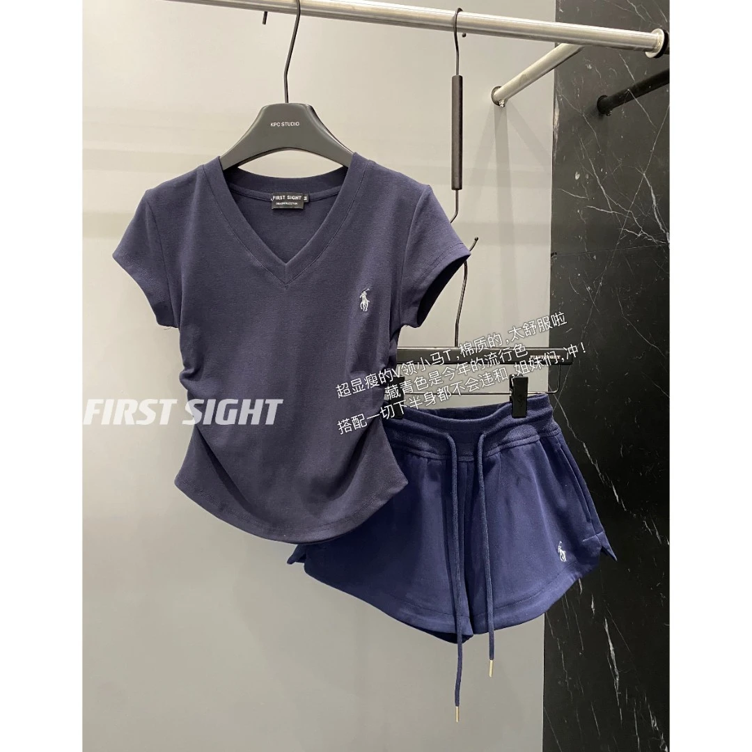 高级感V领小马刺绣短袖收腰显瘦上衣T恤+松紧腰带抽绳短裤套装女