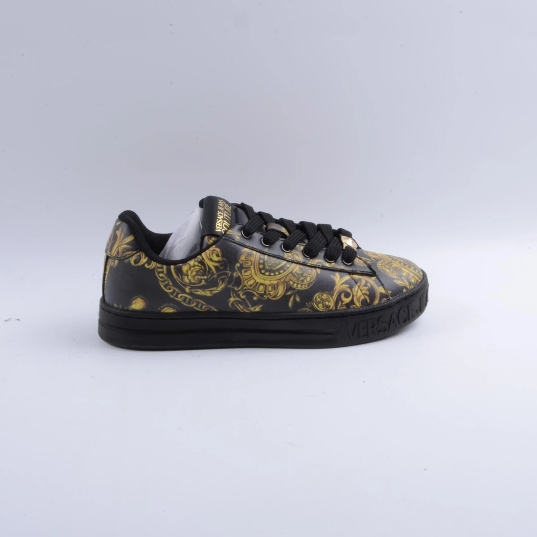 99新  Versace jeans couture黑色皮质金花纹板鞋