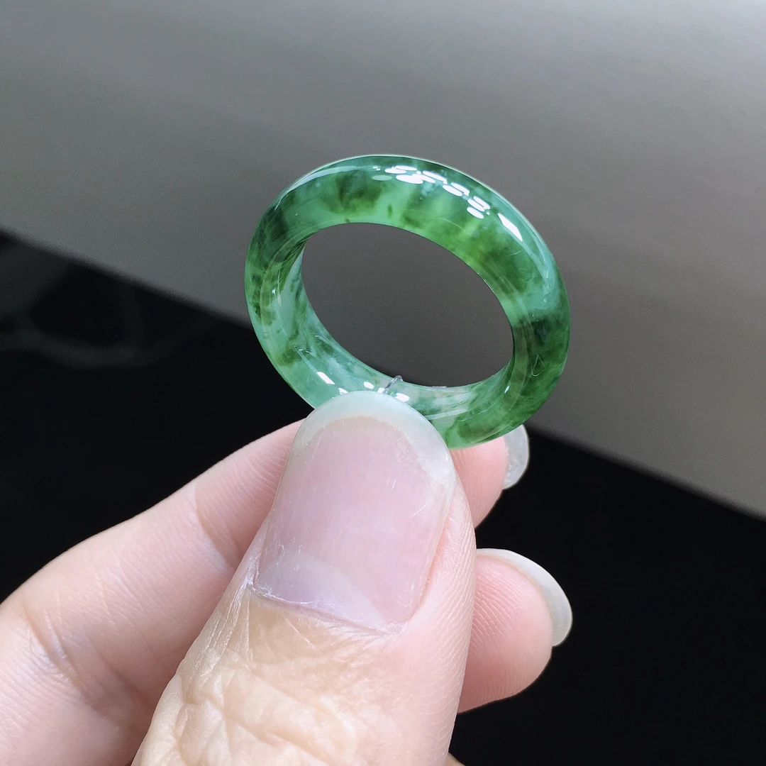 17-18号圈 天然A货缅甸翡翠 冰润飘绿花戒指 尺寸18.1×6.7×3.9mm